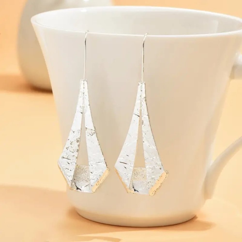 NEW! Silver geometric hollow earrings